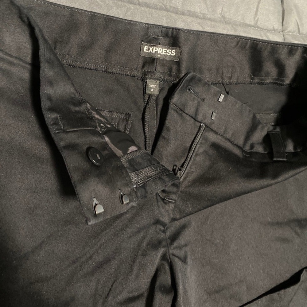 Express Shorts - Picture 3 of 6